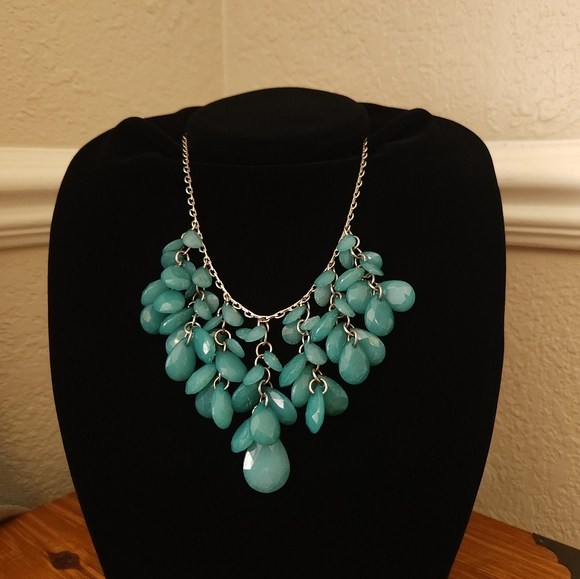 Teardrop Cluster Statement Necklace - Picture 4 of 5
